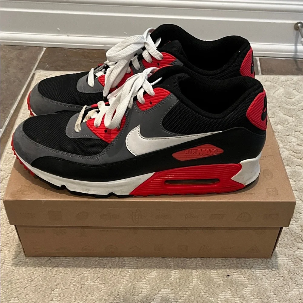 Nike Men's Air Max 90 Size 11 Black Infrared - Picture 2 of 9